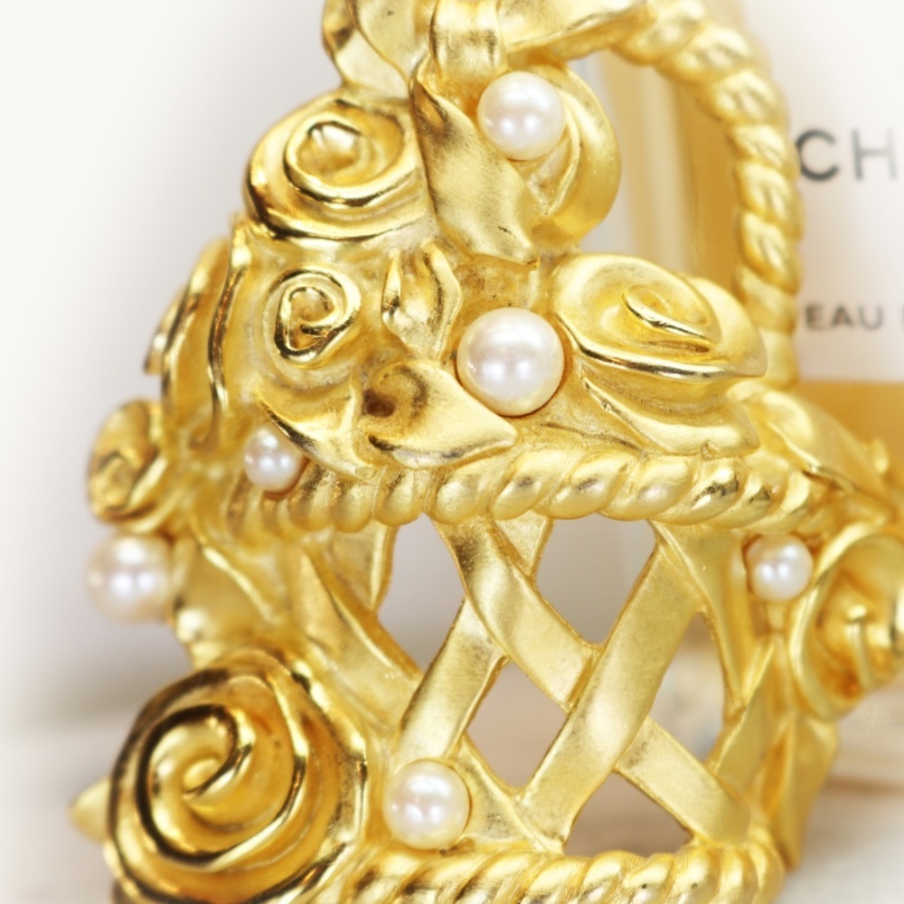 Givenchy 🎉 HP Vintage Rose & Pearl Basket Brooch Mother’s Day Gift!! 💞🫶🏻🛍️ - Picture 5 of 16
